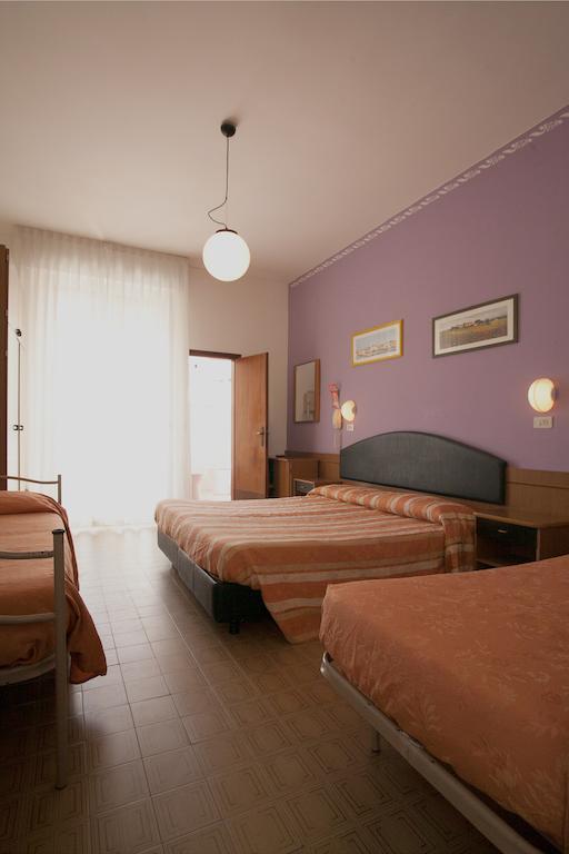 Hotel Meritime Белариа-Игеа Марина Стая снимка